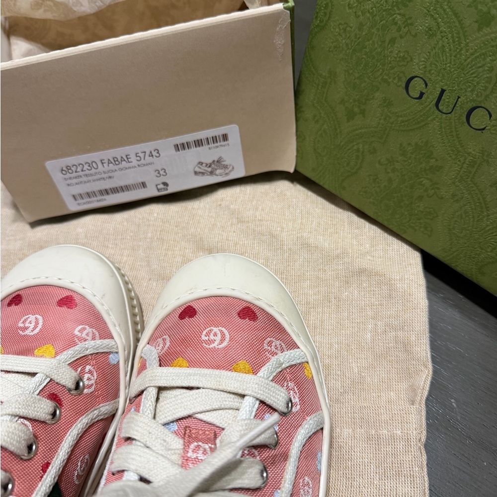 Children's Gucci Tennis 1977 sneaker
Color: pink nylon
Size: 33   |
